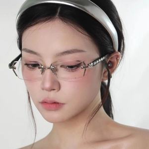 Gafas sin Montura con Diseño de Espada, Estilo Punk Hip Hop, Lentes de Sol Modernas para Streetwear, Accesorios Góticos para Motociclistas - Product Image 5