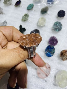 Bague en grappe d'aragonite naturelle, bijou artisanal en cristal brut irrégulier - Product Image 5