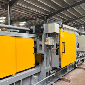 Macchina per Pressofusione a Camera Fredda Completamente Automatica 380V per Lega Magnesio-Alluminio, Controllo PLC, Motore Multifunzionale ad Alta Prestazione - Product Image 3