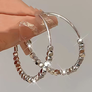 Pendientes de aro cuadrados para mujer, diseño redondo texturizado, accesorios para las orejas de uso diario - Product Image 1