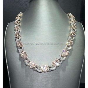 Chaîne à maillons cubains entièrement glacés avec diamants baguette et moissanite ronds pour rappeurs ou streetwear disponibles à la vente - Product Image 1