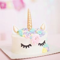 Wiederverwendbarer Einhorn-Kuchenaufsatz Handgemacht mit Goldenem Horn, Wimpern und Stapel – Kuchen-Dekoration für Kindergeburtstage und Babypartys als Geschenk