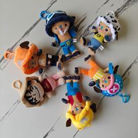 Peluches de 10 cm (4 pouces) en gros, petites peluches pour machines à attraper, porte-clés en peluche de personnages de dessins animés pour garçons et filles