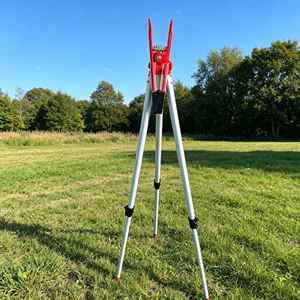 Trípode de madera para topografía con bloqueo de tornillo y liberación rápida, para teodolito y poste de prisma, fabricado en China - Product Image 2