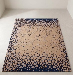 Tapis carré abstrait moderne avec motif craquelé bleu marine et beige, à poils plats, avec envers antidérapant en latex pour salon - Product Image 1