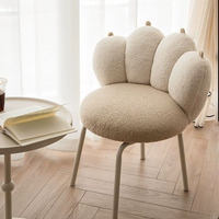 Fauteuil de détente ergonomique moderne inclinable en fausse fourrure de mouton avec design patte de chat, pieds en bois, couleur crème, pour appartement/hôtel