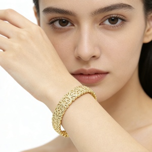 Brazalete de Moda para Mujer con Patrón Geométrico Chapado en <span class=keywords><strong>Oro</strong></span> de <span class=keywords><strong>14K</strong></span> y Brazalete de Latón con Perlas de Imitación Cuadradas Estilo Princesa, Joyería para Mujer - Product Image 6