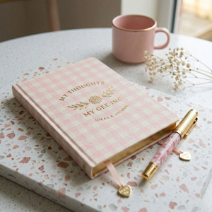 Carnet A5 à couverture rigide LABON en tissu gingham rose esthétique, journal/agenda avec feuille d'or « Mes pensées », breloques en forme de cœur et bords dorés - Product Image 2