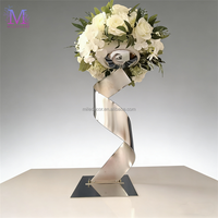 MILE Luxuriöse Hochzeits-Tischdekoration Blumenhalter Gedrehter Hoher Dekorativer Hochzeits-Blumenständer Metallrahmen-Ständer Silberner Blumenständer