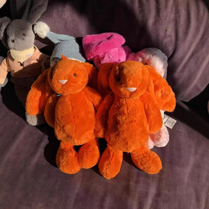 Boneka Kelinci Jellcatt UK Warna Oranye Cerah, Boneka Kelinci Telinga Lembut dan Melengkung dengan Pita Biru Muda - Product Image 4
