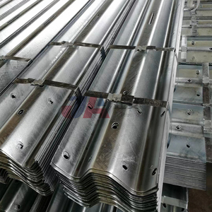 Poteaux de sécurité routière galvanisés à chaud, fournis par l'usine, exportés et de haute qualité, poutres en W <span class=keywords><strong>pour</strong></span> des solutions de sécurité routière premium - Product Image 4
