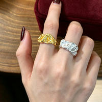 Verstellbarer Offener Ring Glänzendes Gold Unregelmäßige Geschmolzene Textur Breiter Statement-Ring Trendiger Damenschmuck