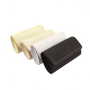 Portefeuille féminin miniature fait à la main par un designer en perles blanches pures avec une chaîne argentée brillante et raffinée, petite sacoche - Product Image 1