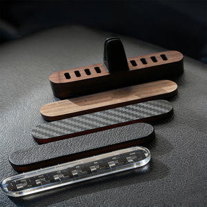 Diffuseur d'arômes pour voiture en bois de noyer noir à clipser sur grille d'aération – Désodorisant pour voiture - Product Image 1