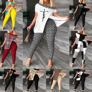 Женский комплект из 2 предметов с асимметричным принтом - Product Image 2