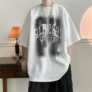 Camiseta de Hombre de Cuello Redondo, Estilo Casual Holgado, Ajuste Delgado, con Estampado Digital Urbano Americano, Venta Directa de Fábrica - Product Image 3