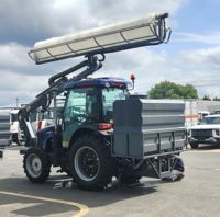Machine de nettoyage de panneaux solaires photovoltaïques industriels, véhicule à brosse rotative pour le nettoyage des panneaux solaires, équipement de nettoyage PV