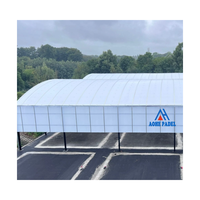 Couverture de court de padel panoramique imperméable avec des caractéristiques uniques personnalisées