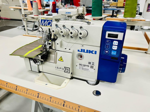 Nouvelle machine à coudre surjeteuse à grande vitesse Jukis série 6800 6714S, surjeteuse à quatre fils et à cinq fils - Product Image 3