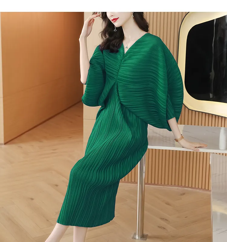 Design Sense Pleated Bat Sleeve V-neck Dress 2022 Summer New Plus Size Western Style Casual Loose Long Skirt