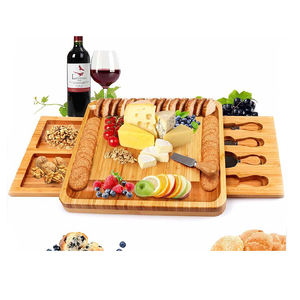 Tabla de queso de bambú sólido, totalmente natural, con cuchillos - Product Image 1