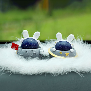 Ornements de voiture en résine, lapin astronaute mignon avec ciel étoilé, décoration de tableau de bord, accessoires intérieurs pour la maison, cadeau de bureau - Product Image 4