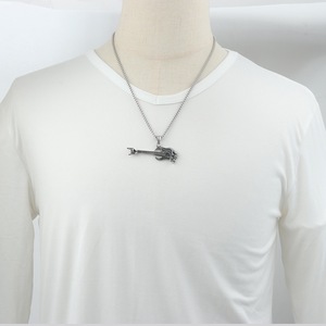 Yunnique – collier avec pendentif en forme de crâne de basse, en acier inoxydable, cadeau unisexe, bijoux, chaîne de 60cm - Product Image 4