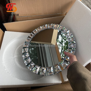 จานรองแก้วทรงกลมแบบเรียบหรู ขอบเพชร สีเงิน สำหรับงานแต่งงาน - Product Image 2
