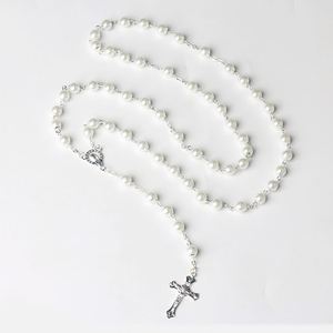 Rosario Clásico de Cuentas de Vidrio Blanco con Collares de Cuentas Chapados en Oro para Regalo Católico - Product Image 4