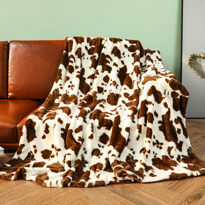 Cozy Bliss 100% Poliéster Estampado de vaca Manta de punto Felpa lechosa No se desprende Tejido Suave Cama doble Navidad - Product Image 4