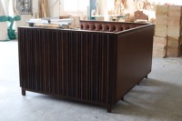 Ensemble de mobilier de restaurant en forme de L sur mesure avec revêtement en cuir PU, banquette capitonnée à dossier haut et table pour hôtel et café