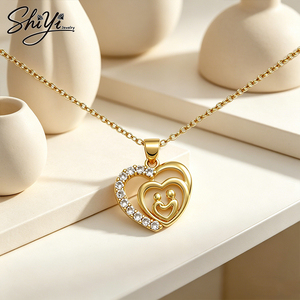 Collar Corazón Familiar Chapado en Oro con Zirconia, Detalle de Corazones Entrelazados, Regalo de Cumpleaños para Mamá - Product Image 2
