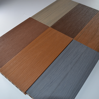 Nahtlose Co-extrudierte WPC-Terrassendielen mit Rundlöchern, Wasserfeste UV-Beständige Holz-Kunststoff-Verbundböden für Poolbereich und Landschaftsgestaltung