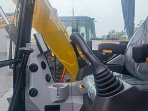 Descubra el poder de la excavación compacta con La miniexcavadora 9075F de 7,5 toneladas - Product Image 5