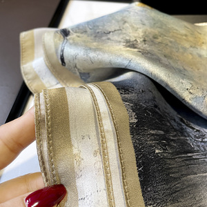 <span class=keywords><strong>Sciarpa</strong></span> <span class=keywords><strong>di</strong></span> <span class=keywords><strong>seta</strong></span> <span class=keywords><strong>di</strong></span> lusso quadrata <span class=keywords><strong>di</strong></span> gelso 100% <span class=keywords><strong>di</strong></span> <span class=keywords><strong>seta</strong></span> stampata a catena floreale con Design Logo personalizzato sciarpe <span class=keywords><strong>di</strong></span> <span class=keywords><strong>seta</strong></span> - Product Image 6