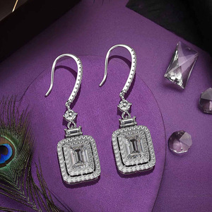 Orecchini a Gancio con Pietra Scintillante Taglio Principessa per Donne, Eleganti Gioielli Pendenti con Pavé - Product Image 1