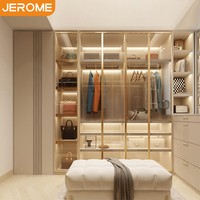 Armoire modulaire en bois sur mesure de style moderne et luxueux, fabriquée à l'usine de Foshan, avec porte en verre teinté.