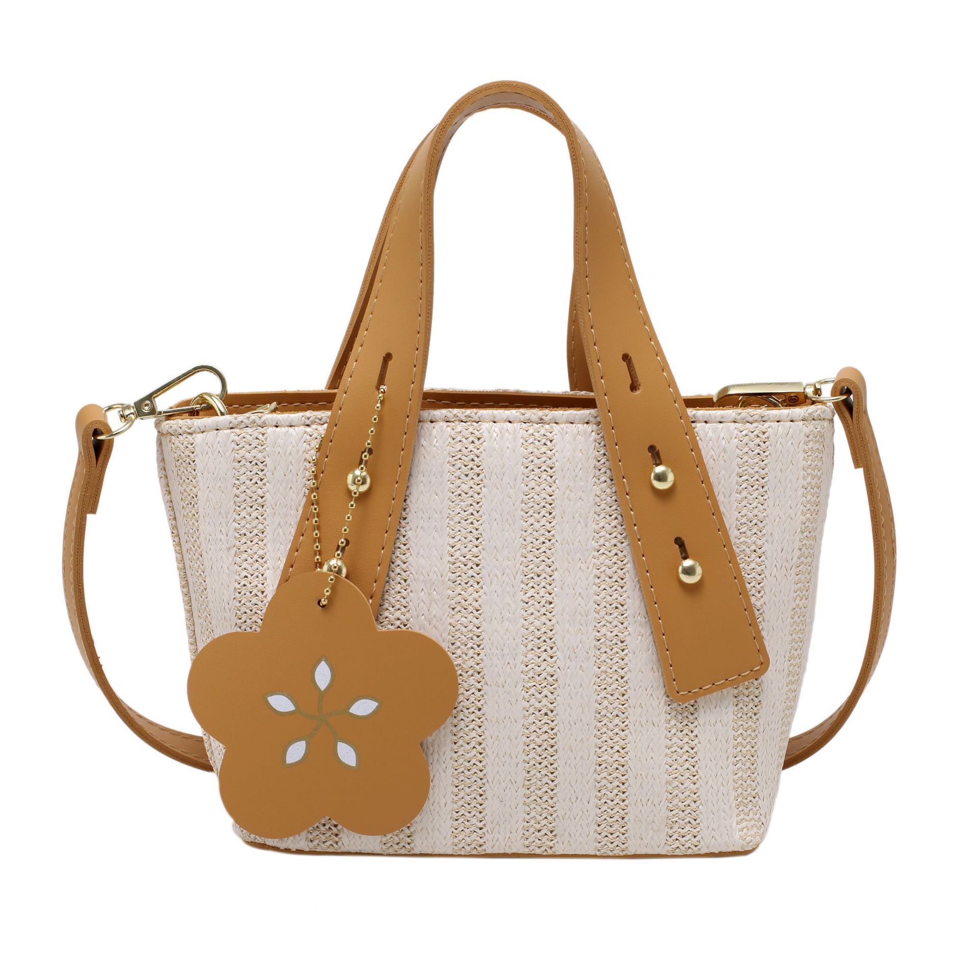 Las bolsas de rafia hechas a mano como accesorio inseparable