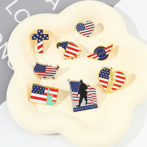 Venda quente Dia da Independência Americana Bandeira Broche Estátua Liberdade Cruz-Metal Pin Gravado Badge Bag Decoração - Product Image 3