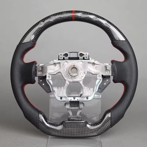 พวงมาลัยคาร์บอนไฟเบอร์หุ้มหนังสำหรับรถยนต์นิสสัน เซนทรา 370Z ปี 2008-2020 พวงมาลัยรถแข่งหุ้มหนังเย็บด้ายสีแดง - Product Image 3