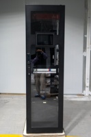 Armoire de serveur avec détecteur de fuite de pipeline, surveillance en temps réel, sécurité du refroidissement liquide, intérieur modulaire pour centre de données