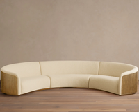 Canapé modulaire incurvé avec tissu bouclé, design demi-lune en 3 parties, côtés en bois cannelé, base en métal doré, luxe