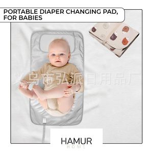 Cambiador portátil para bebés de 70x40cm con funda estampada para viajes y uso doméstico - Product Image 2