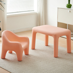 Juego de escritorios y sillas de estudio para niños de jardín de infantes nórdicos ecológicos, mesa de comedor y sillas de plástico PE multicolor para niños - Product Image 1