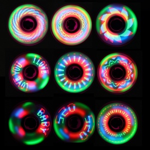 Toupies lumineuses LED 18 couleurs en PVC de bonne qualité pour enfants, emballage transparent, vente en gros, pour les 0-24 mois - Product Image 3