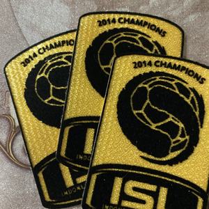 Nouveau design club patch <span class=keywords><strong>de</strong></span> transfert <span class=keywords><strong>de</strong></span> chaleur pour vêtements <span class=keywords><strong>de</strong></span> sport 3d troupeau badge <span class=keywords><strong>de</strong></span> football 3d silicone X Tatami <span class=keywords><strong>maillot</strong></span> <span class=keywords><strong>de</strong></span> football - Product Image 1