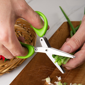 <span class=keywords><strong>Ciseaux</strong></span> multifonctionnels en acier inoxydable pour la cuisine <span class=keywords><strong>Ciseaux</strong></span> à légumes multi-couches avec 5 lames et couvercle - Product Image 3