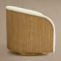 Fauteuil d'appoint pivotant moderne en tissu bouclé crème avec base sur piétement à lattes en bois, personnalisable, vente en gros