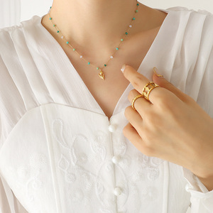 Collier personnalisé en acier inoxydable plaqué or 18 carats avec perles de cristal bleu-vert et pendentif fleur de tulipe pour filles - Product Image 2