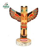 Articles d'artisanat en bois sculpté et peint décoratifs faits à la main Sculpture Figurine décor totem indien